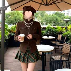 2026感咖色金属扣长袖外套女装冬季加棉别致毛领拼接新款上衣