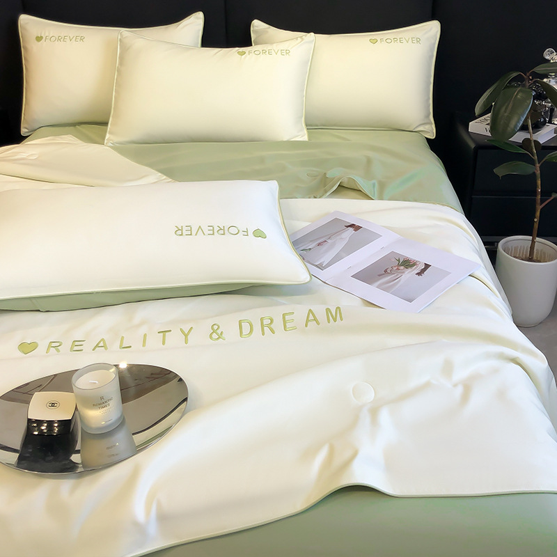 Edredón fresco de verano lavado de cuatro piezas Edredón de verano Edredón de aire acondicionado Edredón fino de seda de hielo de verano El núcleo de la colcha se puede lavar a máquina verano