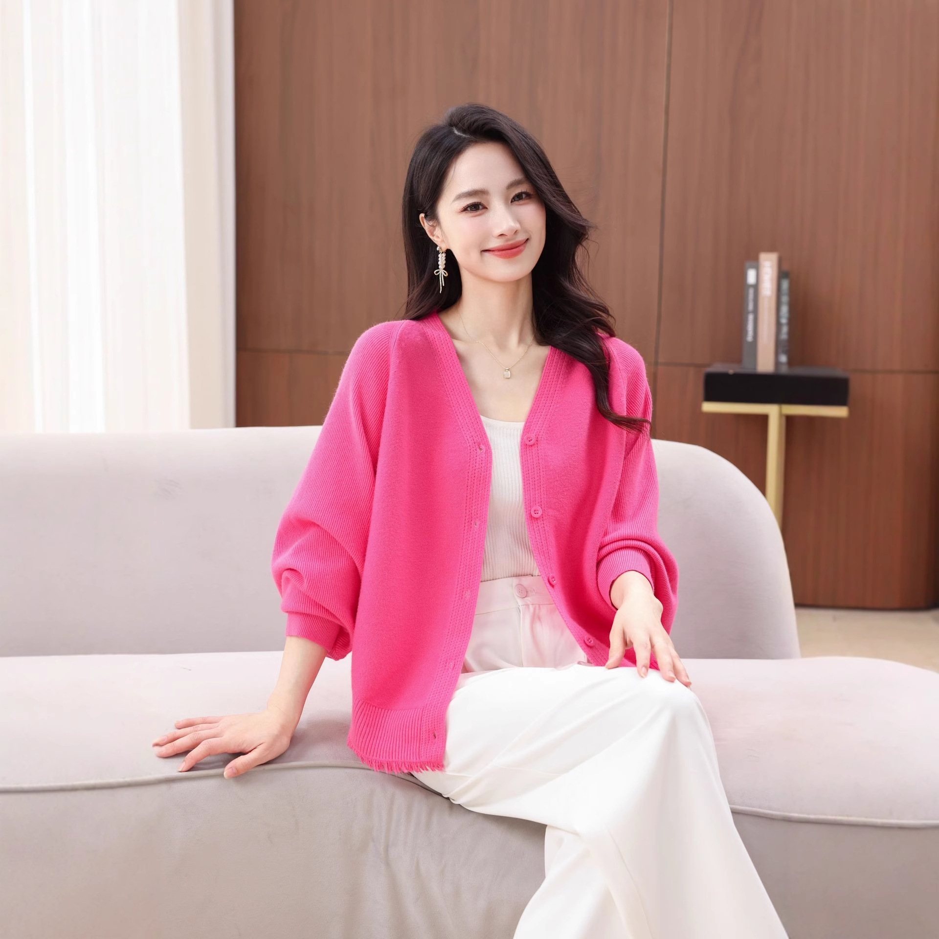 大码女装秋冬新款V领纯色蝙蝠袖短袖流苏宽松休闲女士开衫西太后