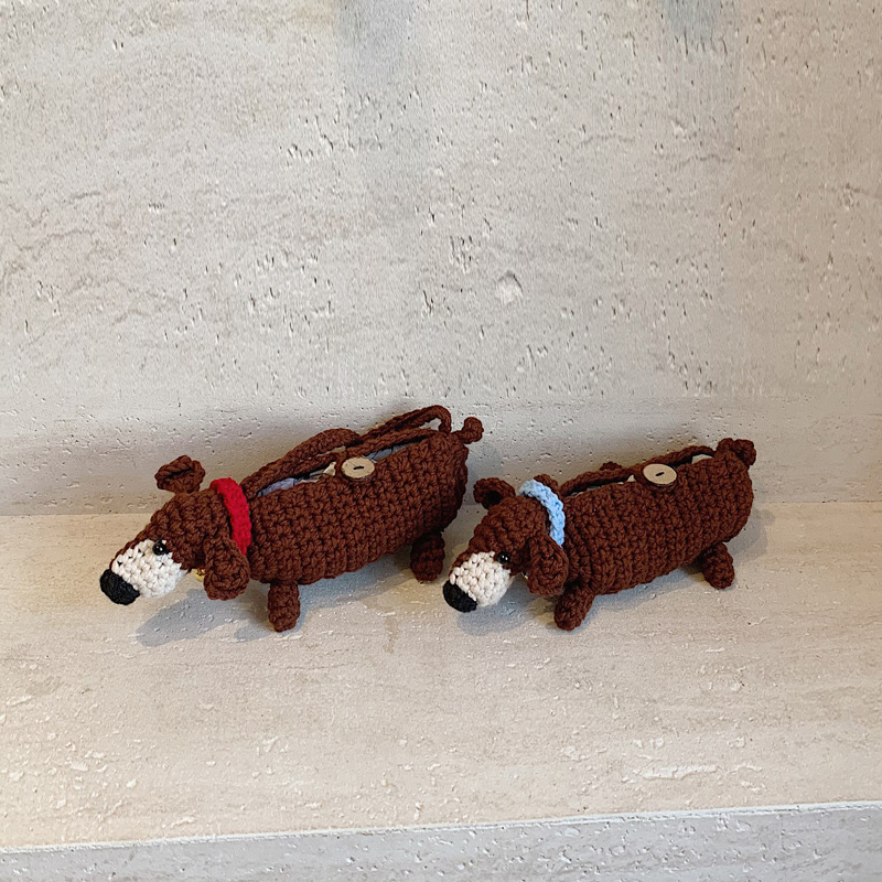 Cartoon lindo bolso para niños ganchillo tejido a mano salchicha perro niño mochila 2025 otoño invierno nuevo bolso de cambio bebé