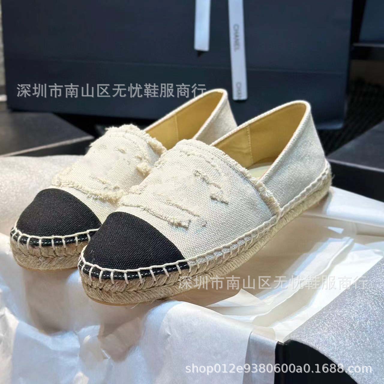 미색 캔버스
