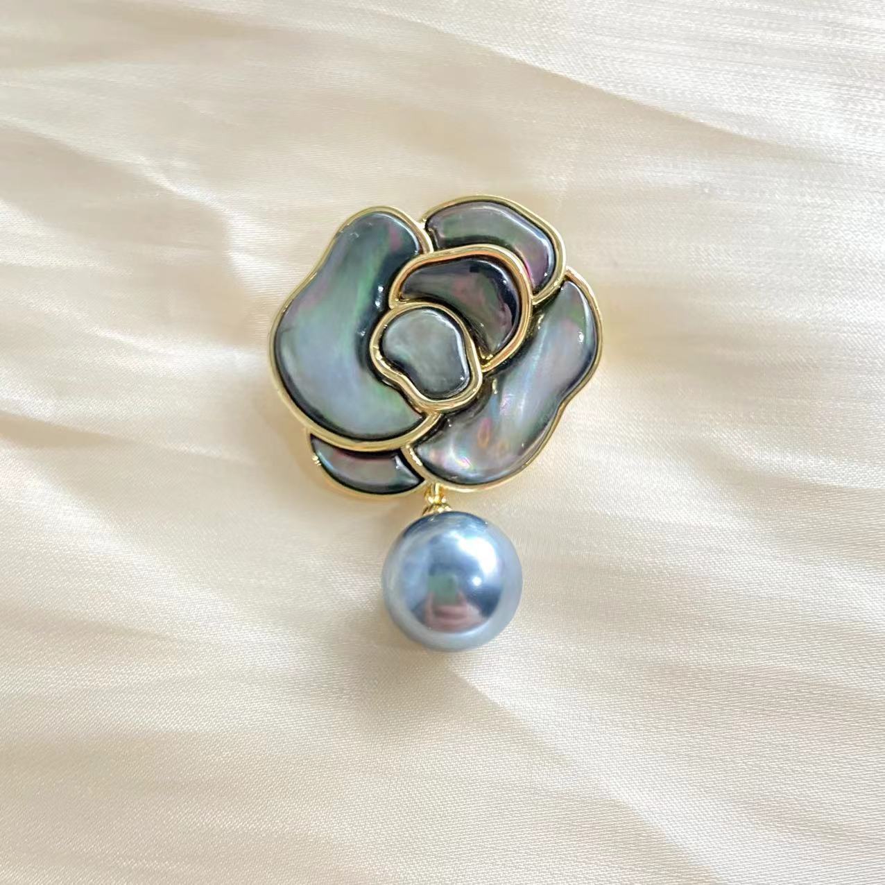 우아한 우아한 코트 코트 액세서리 여성 높은 감각 CORSAGE 핀 버클 도매 천연 FRITILLARIA 동백 브로치