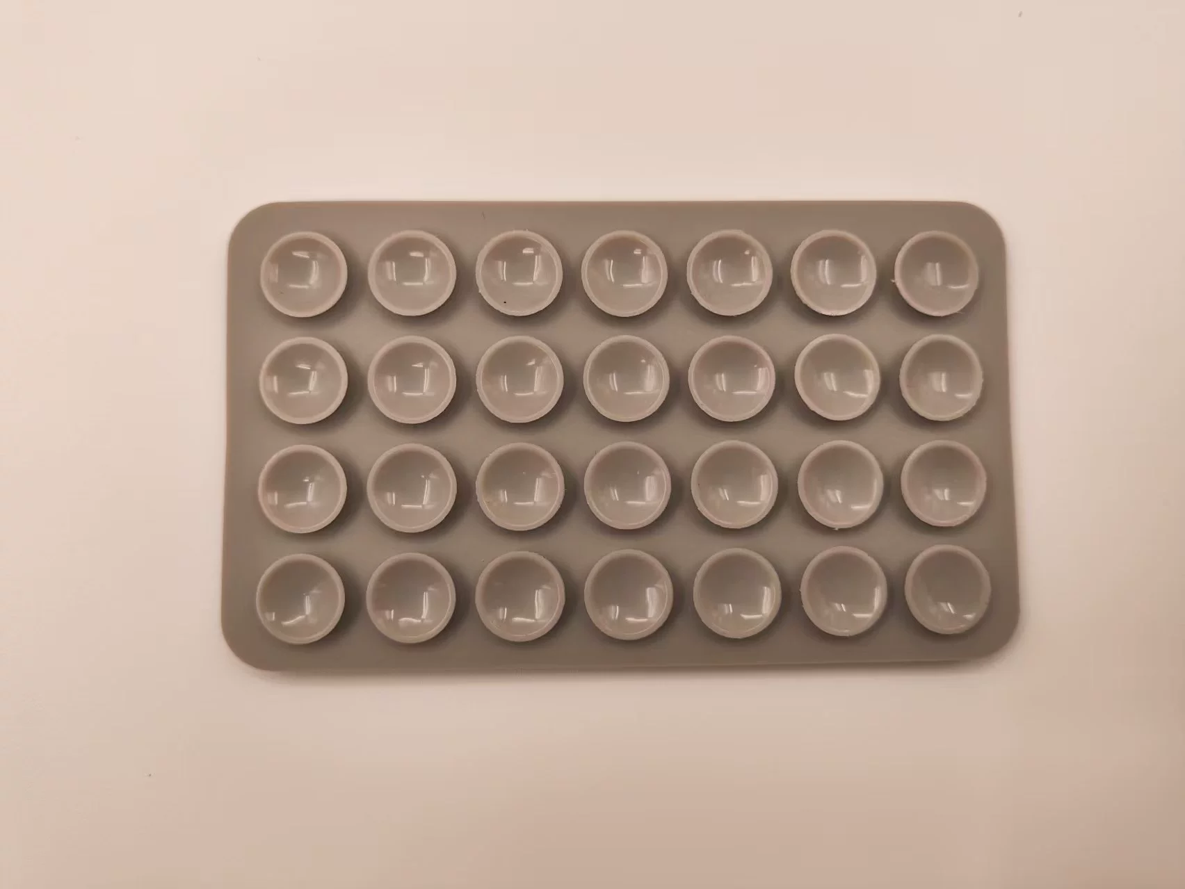 Silicone double-sided phone pad, square, 28-stud, sizes 32/40 mm, customizable colors