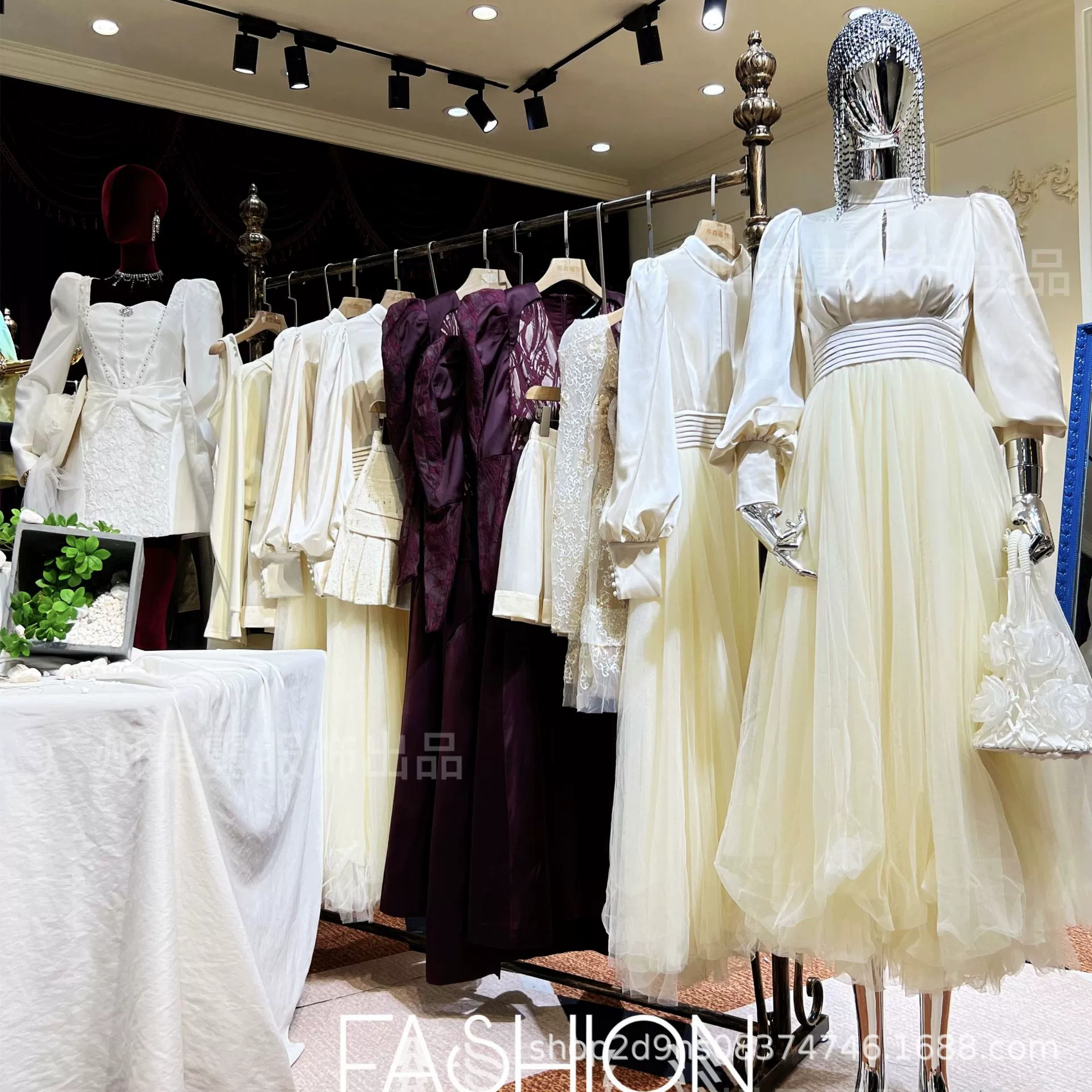 Высококлассные брендовые платья в дворцовом стиле со скидкой из распродажи в торговом центре, эксклюзивный склад, финальная оплата, прямые продажи в физическом магазине, горячие продажи с вырезанными этикетками.