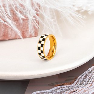 2021 new European and American classic black and white plaid ring female niche chessboard lattice titanium steel non-fading index finger ring