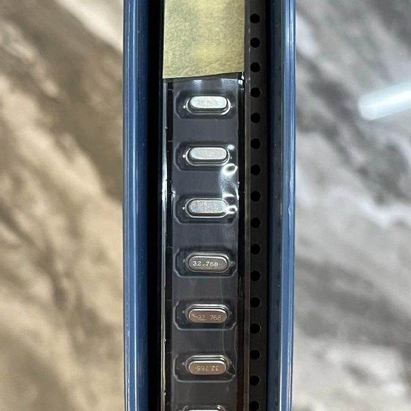 3068 Мини M49SMD Кристаллический Осциллятор 32.768кГц, 12.5пФ, Низкое Потребление Энергии, Надежная Производительность, Универсальное Применение