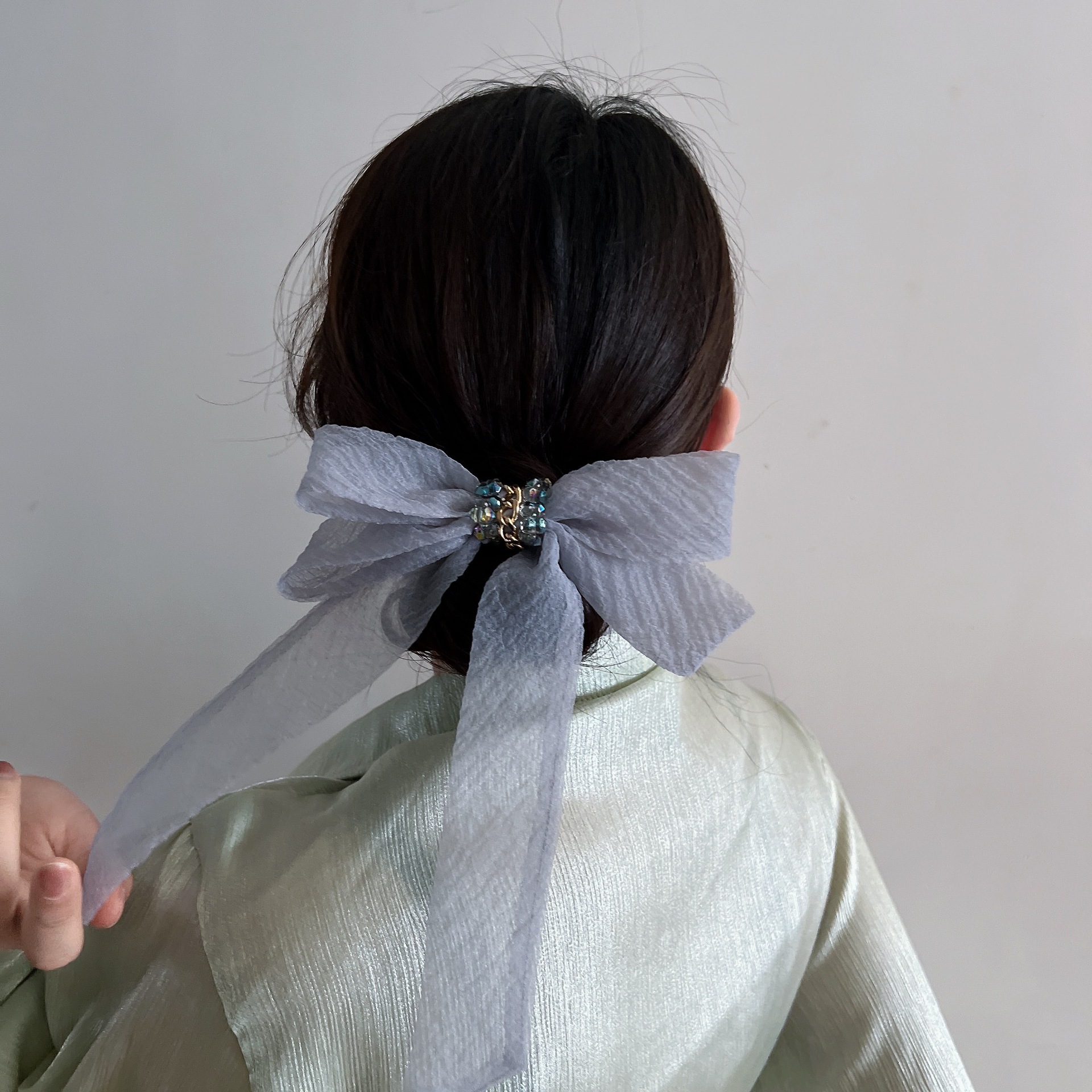 Elegant hairgrip with bow