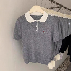 甘い刺繍の子供の襟がやせているpoloニットの肌が爽やかな半袖シャツの上着の女性2025夏