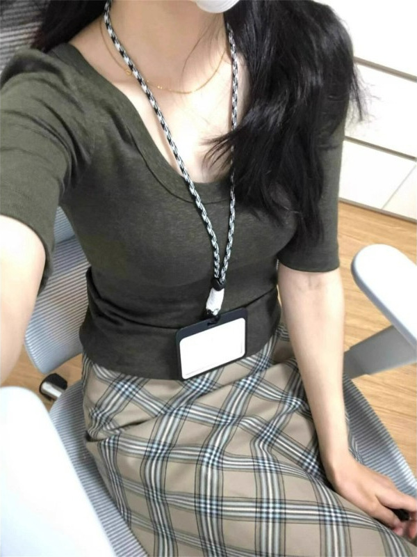 橄榄绿大U领短袖T恤女正肩夏季独特漂亮巨好看的修身显瘦中袖上衣|undefined
