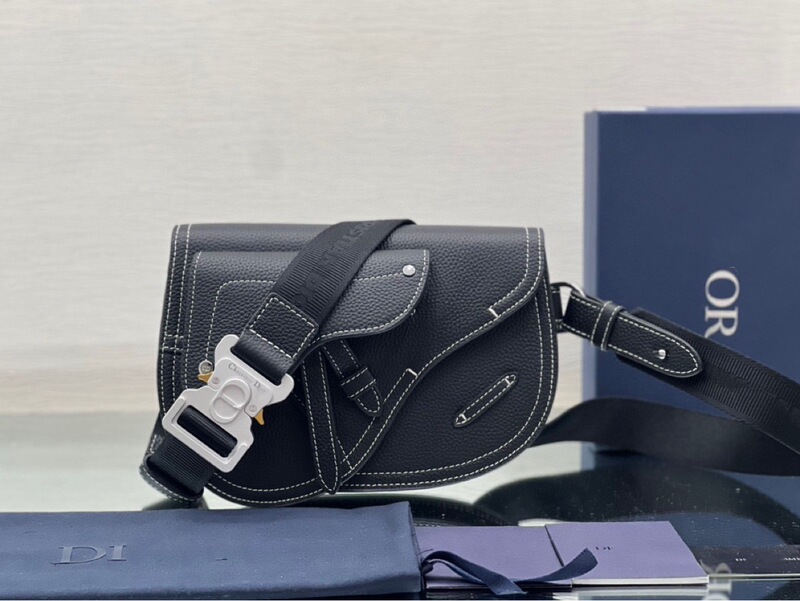 D AO men's messenger bag saddle shape black leather classic fashion travel versatile high quality D AO men's messenger bag saddle shape black leather classic fashion travel versatile high quality