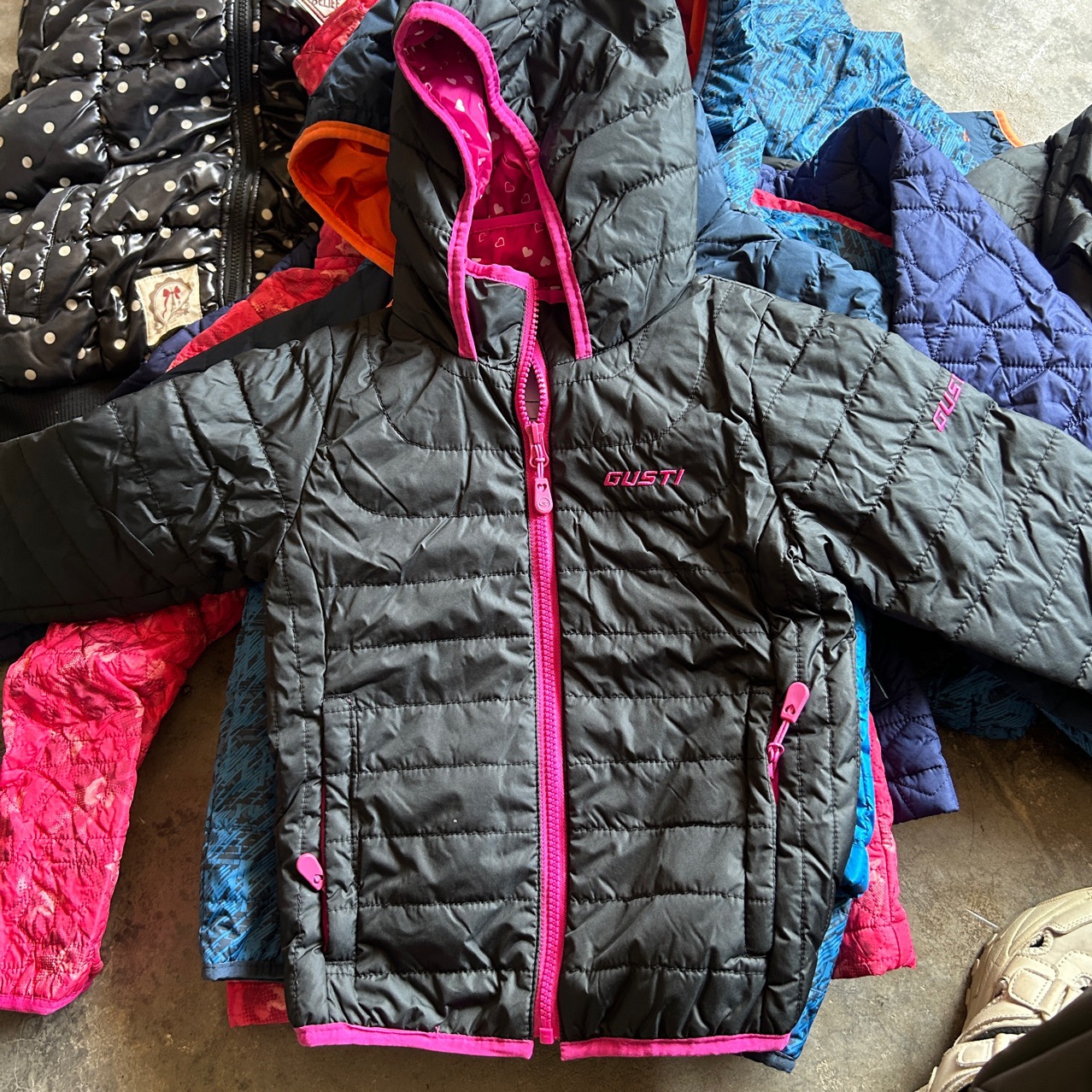 24 nuevas chaquetas de algodón de otoño y invierno, chaquetas con cremallera, chaquetas de niños pequeños y medianos, chaquetas de niños y niñas