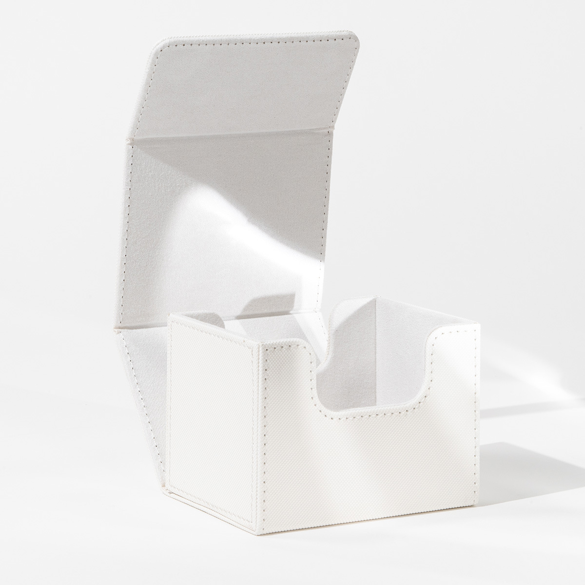 De gama alta de 100 + multi-funcional PU caja de tarjeta de juego de mesa MTG Ultraman tarjeta Bao Ke Meng Wanzhi tarjeta de almacenamiento al por mayor