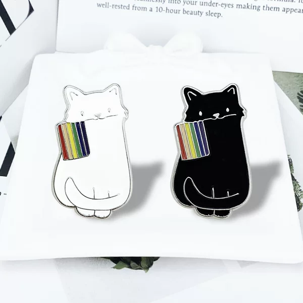 Creative and Personalized Black and White Cat-Shaped Painted Brooch with Colorful Flags and Decorative Metal Badges