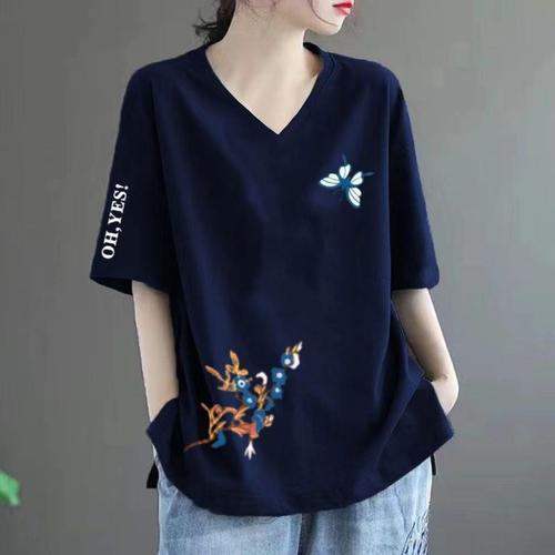 Women's Loose Plus Size V-Neck Short-Sleeve T-Shirt for Summer - Chic, Slimming Fashion Print Full Cotton Top