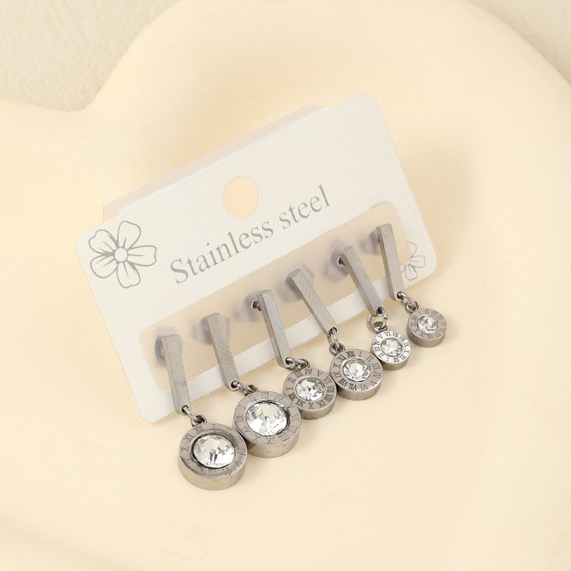 Pendientes de Venta caliente transfronteriza joyería de acero inoxidable clásico simple romana digital diamante incrustado hebilla de La Oreja tres tamaños conjunto