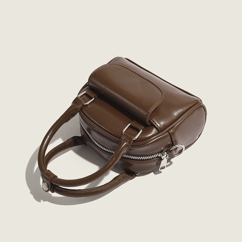 Korean niche design handbag 2025 new trendy commuting tote bag retro fashionable shell crossbody bag for women