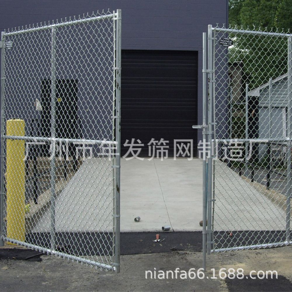 厂家现货供应运动场隔离围网 学校操场勾花网护栏 浸塑框架护栏网