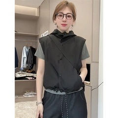 欧品連帽工装馬甲女2025春の新型の小柄な袖なしの肩のベストを挟んでショートコートを組み合わせます。