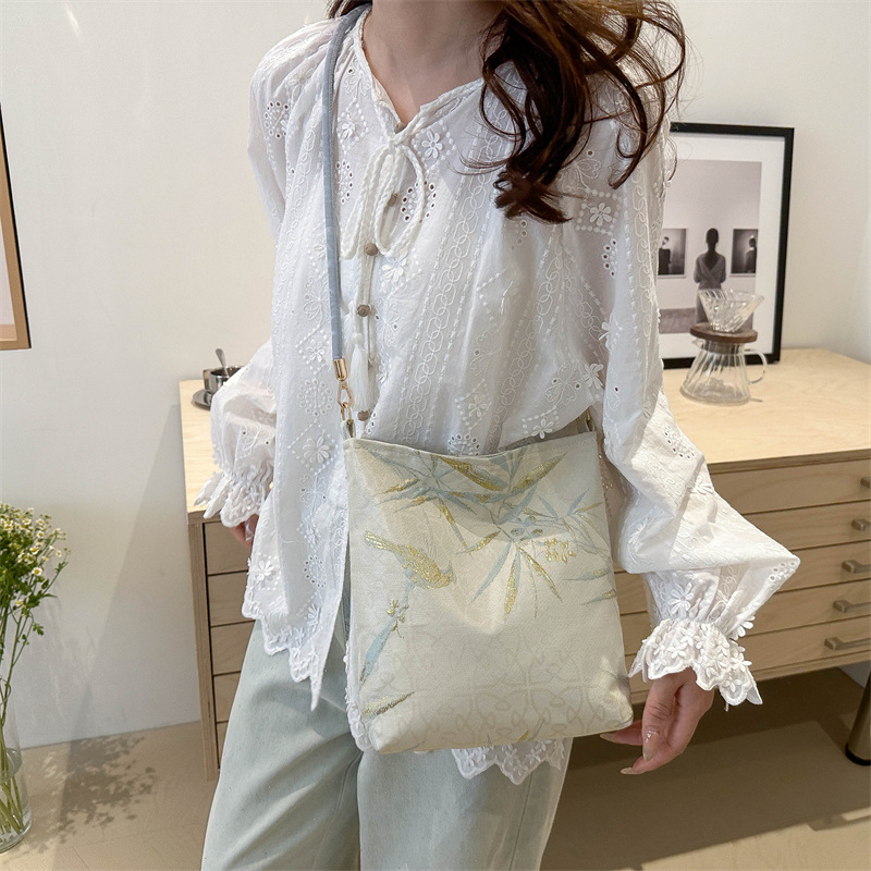 New Guofeng Jacquard canvas bolsas para mujeres 2024 verano nuevo popular bolso de hombro universal para viajar bolsas de cubo debajo de las axilas