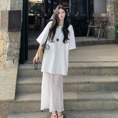 レースステッチ偽ツーピース白半袖Tシャツドレス女性の夏のデザインニッチ怠惰な休暇スタイルのロングスカート