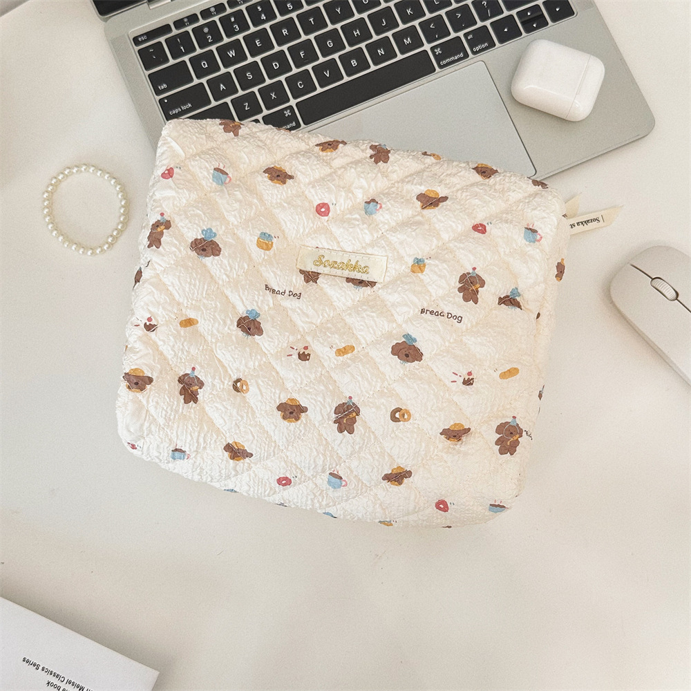 4681 embossed hand-held makeup bag, large-capacity portable storage bag, cute toiletry bag, travel storage bag Specification drawing