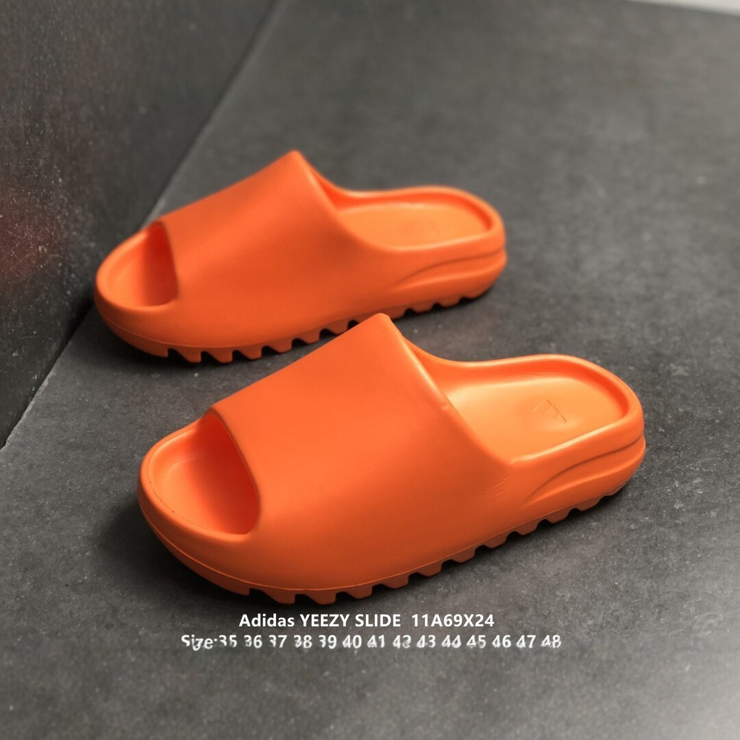 Putian Pure Original Trendy Brand Yeezy Slippers Steel-Printed Version Non-Slip Durable Men's Sandals with a Stepping-On-Clouds Feel Women's Sandals