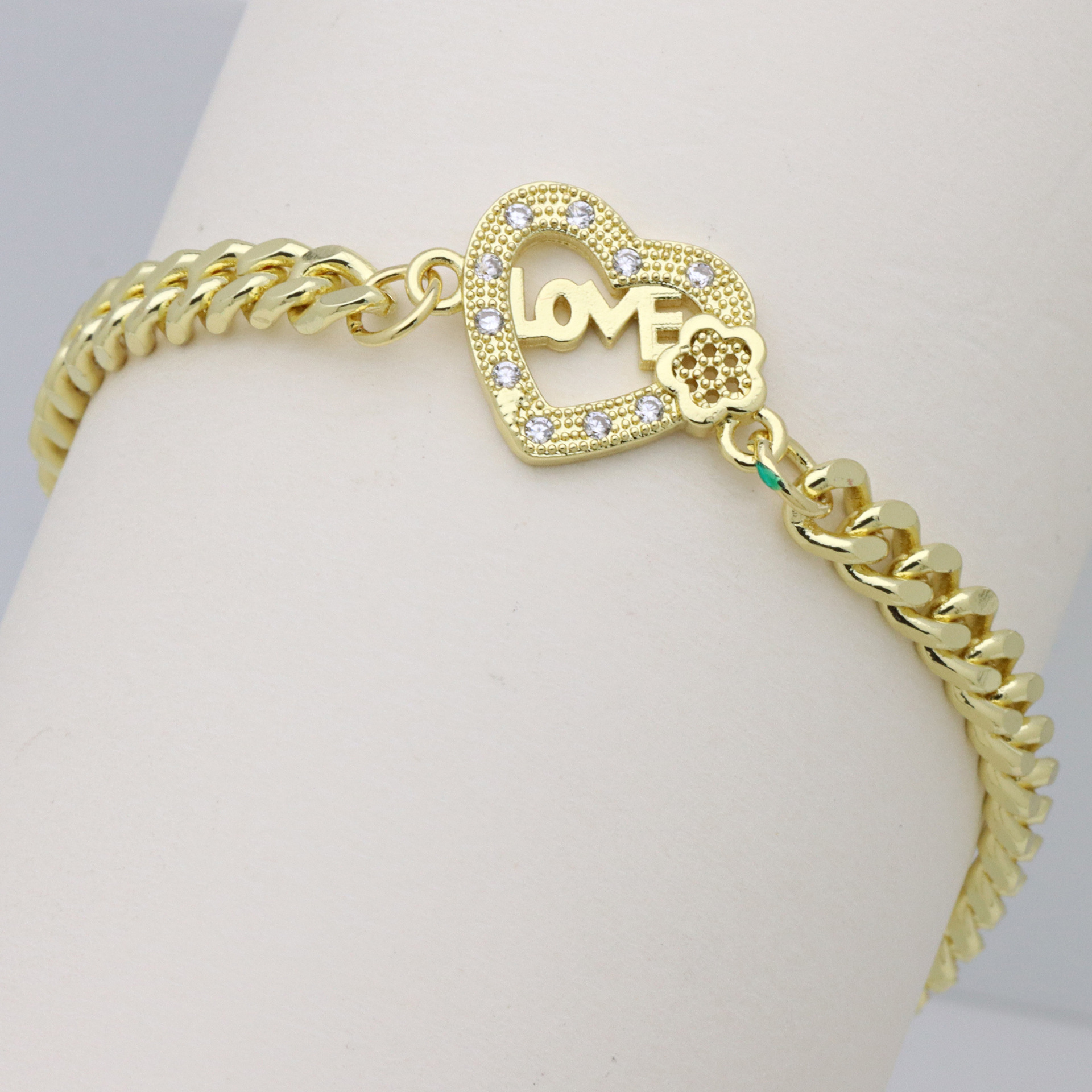 Großhandel Schmuck Einfacher Stil Stern Herzform Kupfer Zirkon Inlay Armbänder Kubanische Gliederkette Panzerkette display picture 5