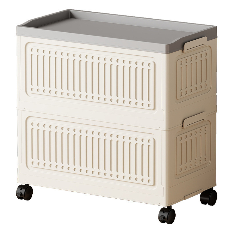 収納かごには蓋付きの服が収納されています。|undefined