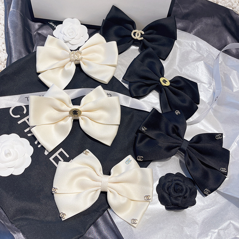 Hairgrip with bow