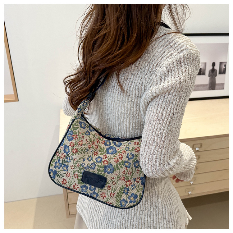 Popular fashion, simple, large-capacity printed trend 2024, fashionable patchwork canvas single-shoulder bag, small square bag, women's bag, trendy undefined
