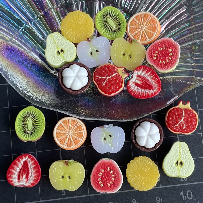 Mini-sized, semi-three-dimensional apple and pomegranate slice fruit resin accessories, creative handmade pendants, hair clips, and other decorative items