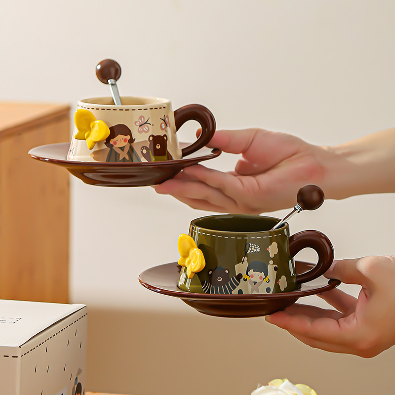 Tazas de café muy bonitas retro relieve mariposa taza de latte taza de café conjunto de platos para las chicas regalos