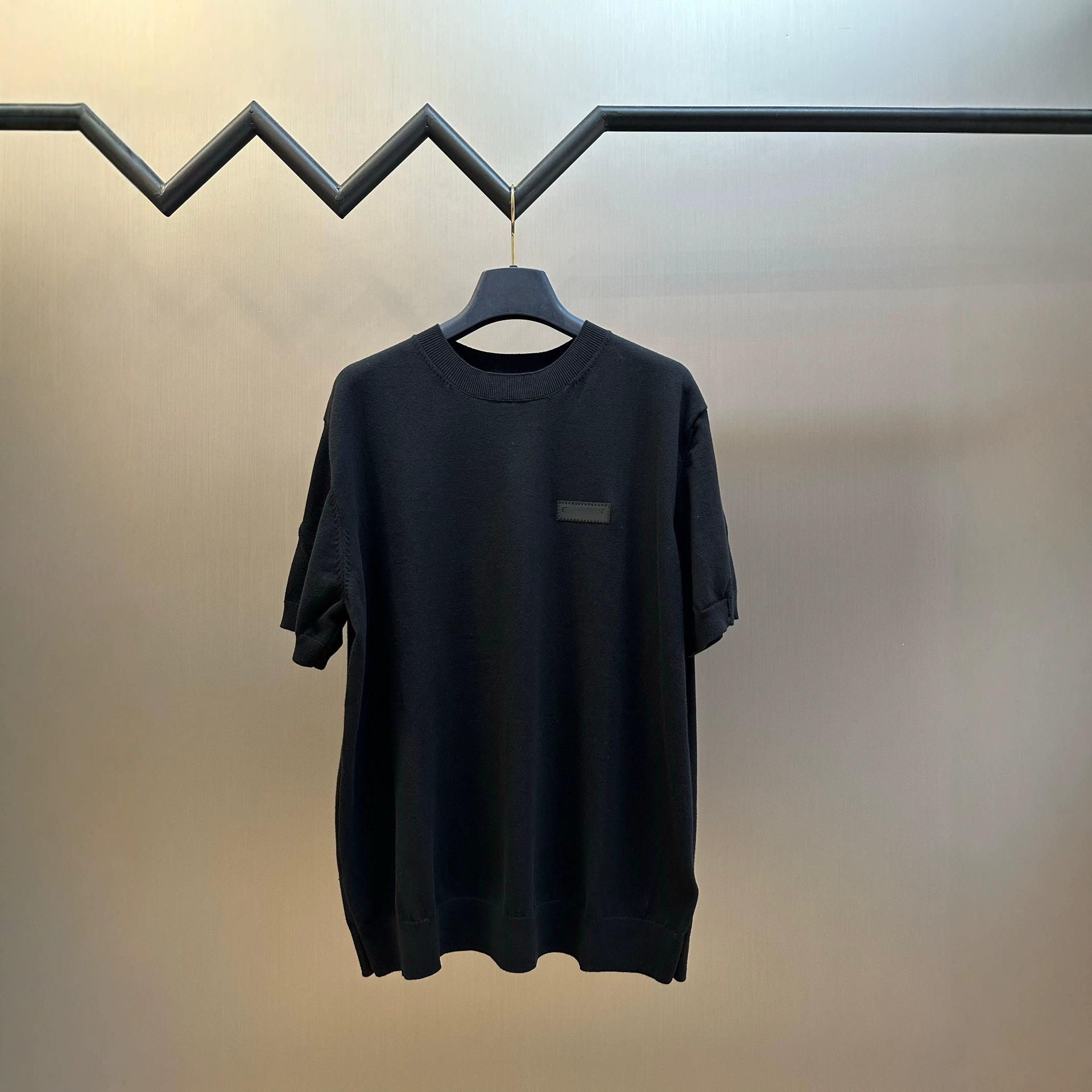 Authentic, original, in-stock GV 26SS embroidered logo high-end tailoring cashmere short-sleeve knit sweater, slim fit
