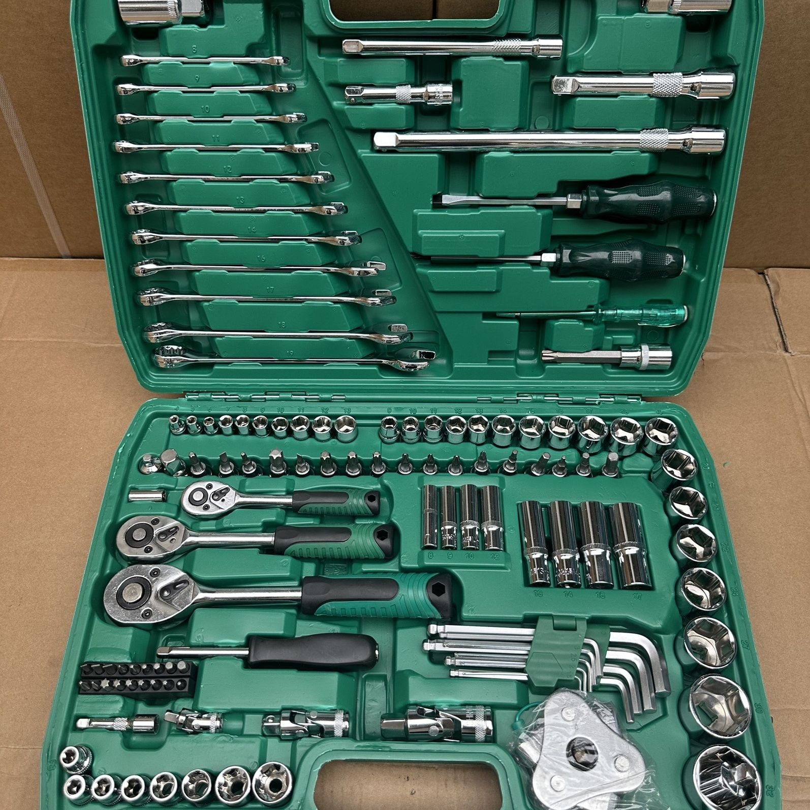 Tool Set with: Che Gong Repair kit - 121pcs-24-tooth-auto-repair-lifetime-warranty