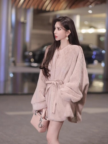 This year's popular European celebrities' pink fragrant style imitation mink fur coat for women in autumn and winter