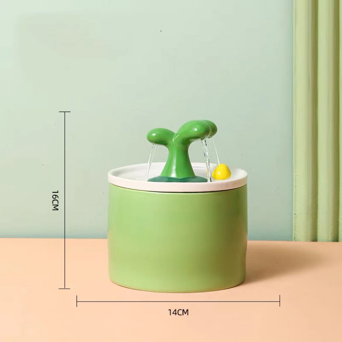 Plántulas cubiertas gruesas trompeta verde