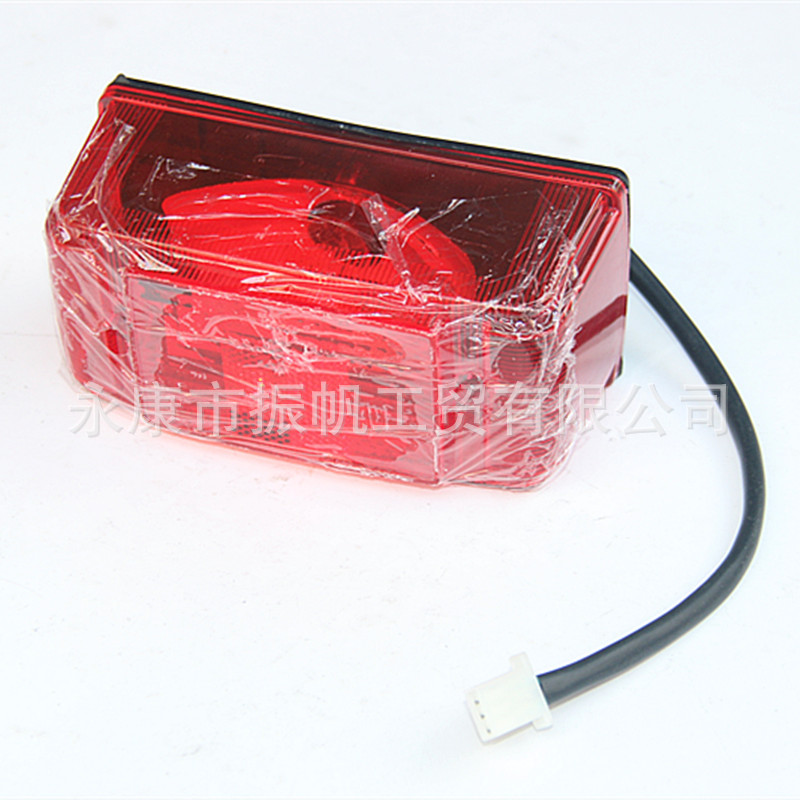 Accesorios de motocicleta de cuatro ruedas ATV150 - 2500CC gran toro antichoque coche de playa luz trasera luz de freno cuadrada