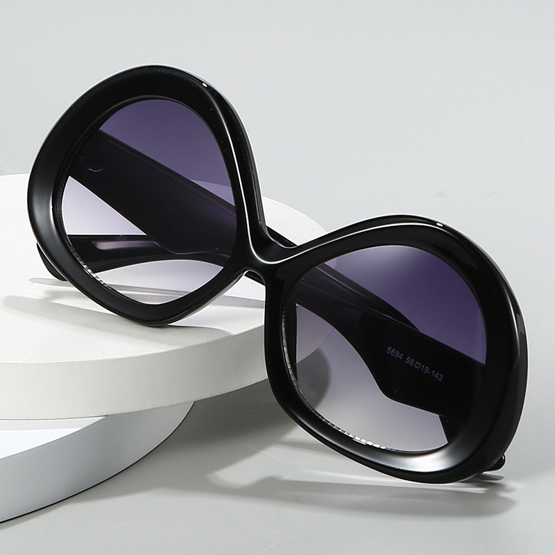 fashionable glasses solar-powered