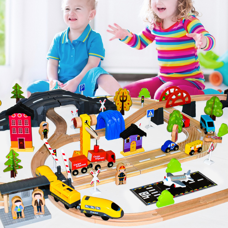 Pista de madera pista de Tren Eléctrico viaducto de la ciudad montado pista hombres de 2-6 años de edad rompecabezas bloques de construcción de juguete