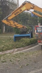 掘削機は樹木の灌木雑草を移動させる粉砕機