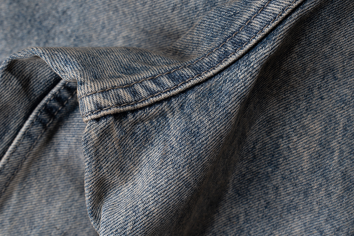 Herrenbekleidung High Street gewaschene blaue lockere Jeans mit weitem Bein gestapelt Jeans_voghion.com