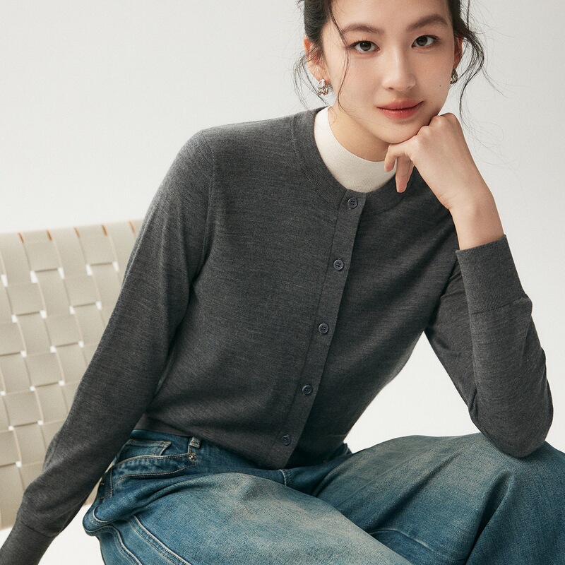 Merino yarn, fine-spun, 100% wool cardigan, 2026 autumn/winter collection, round neck, women's knitted sweater, lightweight outerwear Merino yarn, fine-spun, 100% wool cardigan, 2026 autumn/winter collection, round neck, women's knitted sweater, lightweight outerwear