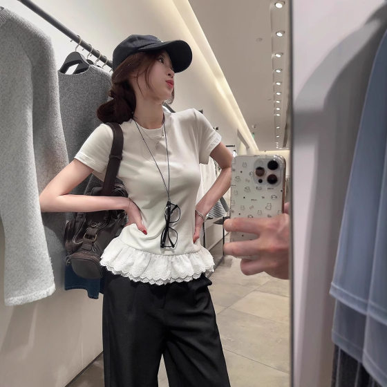 White Short-sleeved T-shirt Women's Summer 2025 New Fashionable Western Style Loose Slimming Design Sense Lace Stitching Top