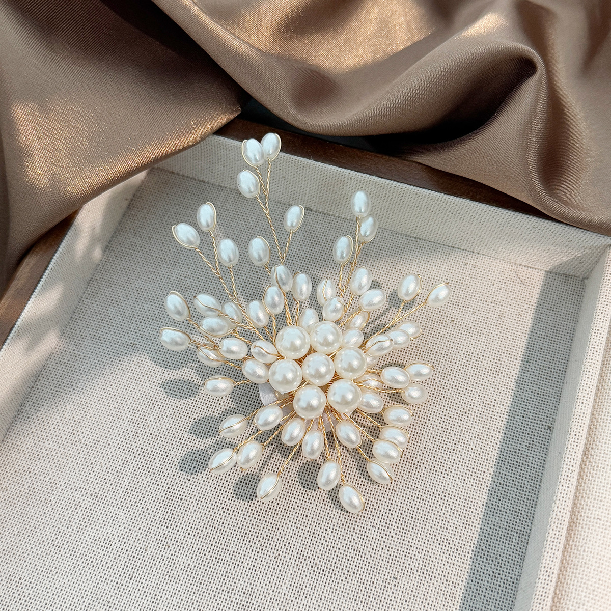 Niche Design Pearl Fireworks Brooch Women's Light Luxury High-end Elegant Pin Coat Suit Corsage Accessories Decorations