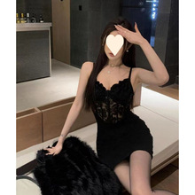 纯欲蕾丝拼接V领吊带连衣裙女性感镂空收腰包臀裙黑色打底短裙