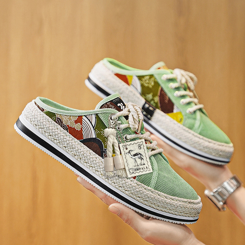 Zapatos de lona medio arrastre para hombre 2025 nuevas zapatillas de deporte casuales de verano delgadas, transpirables, zapatos de tela de trabajo perezosos