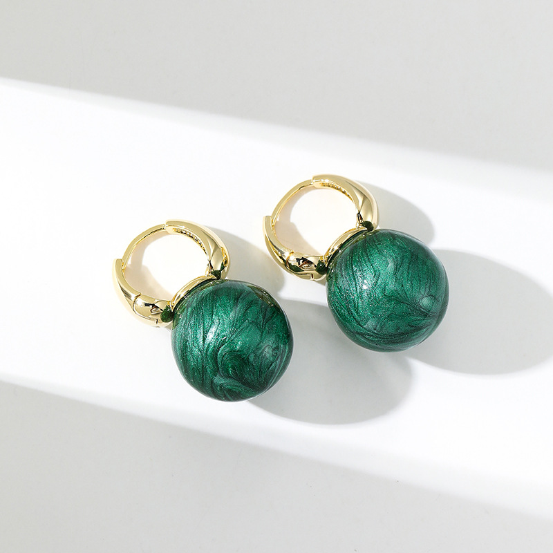 Green fashionable round beads