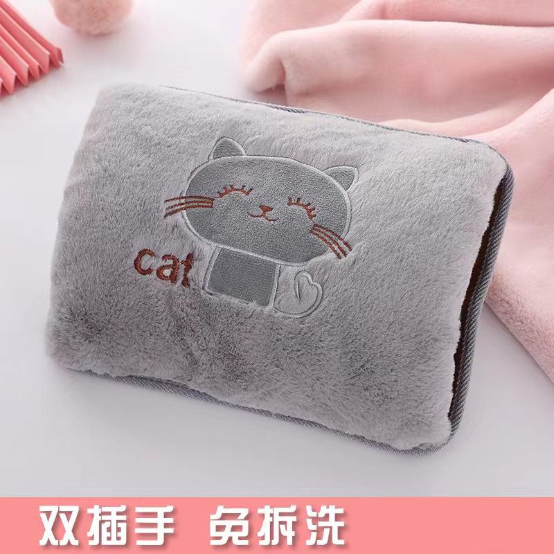 장난 꾸러기 고양이 회색