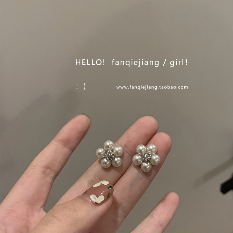 Diseño de nicho de alta gama borla larga sin orejas clip de oreja elegante estilo occidental de las mujeres cara-mirando pequeños nuevos pendientes de moda