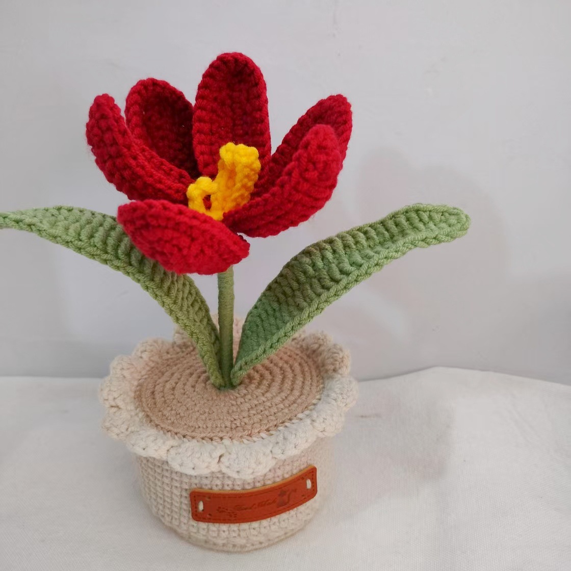 Transfronterizos productos terminados de gancho artesanal lana flores en maceta adornos para el hogar simulación de flores de punto de tulipán creativo image 4